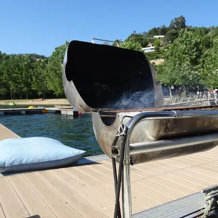 Douro Houseboats 보트호텔 *