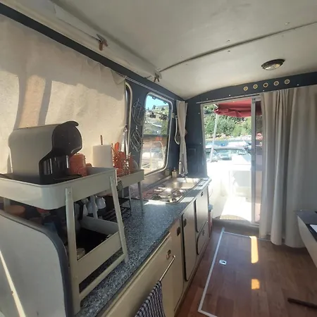 Douro Houseboat *