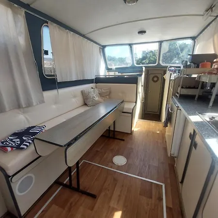 Douro Houseboat *