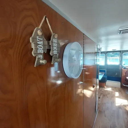 Douro Houseboats بوتيل